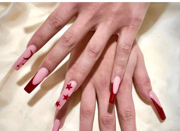 Pink coffin nails with deep red stars accent